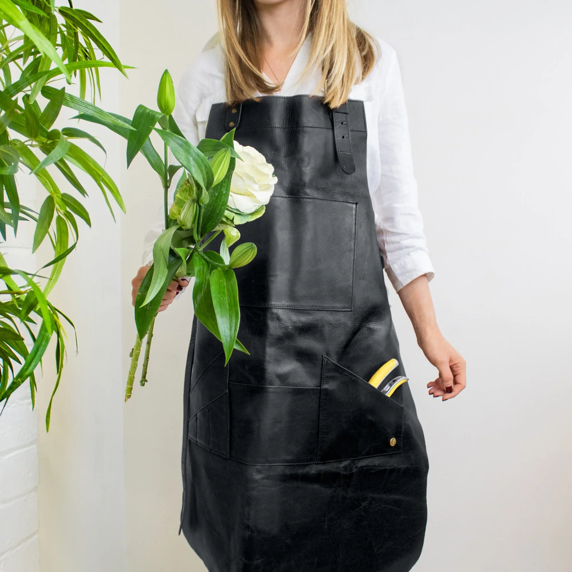 Long Multi-Pocket Leather Apron - Image 7