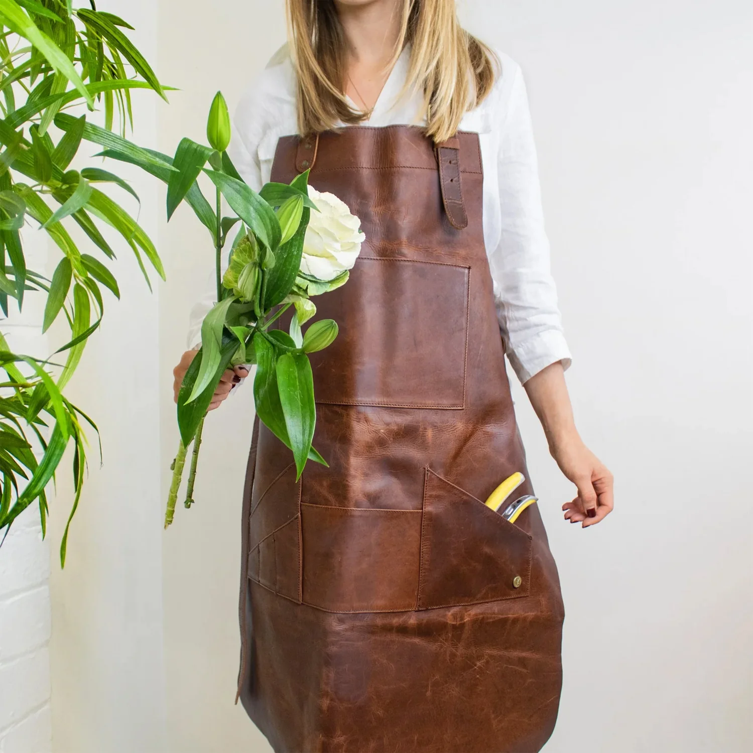 Long Multi-Pocket Leather Apron - Image 9
